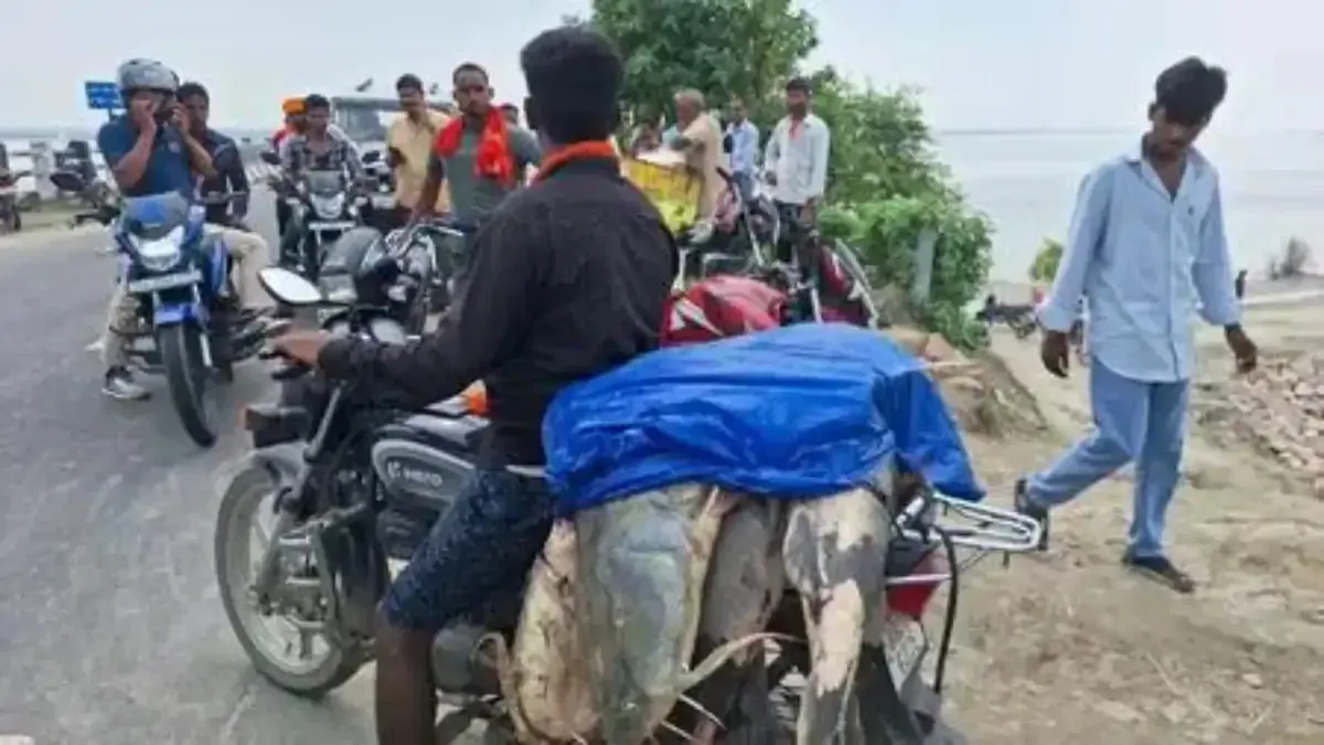 आपदा में अवसर: नेपाल में बाढ़ से तबाही, गोपालगंज में मछुआरों के लिए बना रोजी-रोटी का जरिया