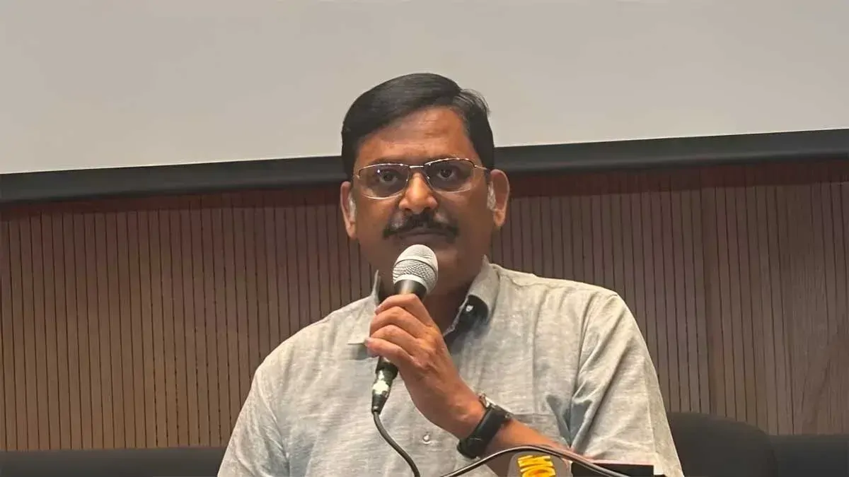 'हाथी चले बाजार; कुत्ता भौंके हजार...', BPSC एग्जाम कंट्रोलर ने किस पर साधा निशाना? बिहार में मचा बवाल