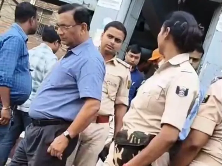 दरभंगा में ‘न्यूरो सर्जन’ लिखी क्लीनिक सील:  डॉक्टर नहीं दिखा सके डिग्री-सर्टिफिकेट, अवैध रूप से हो रहा था संचालित