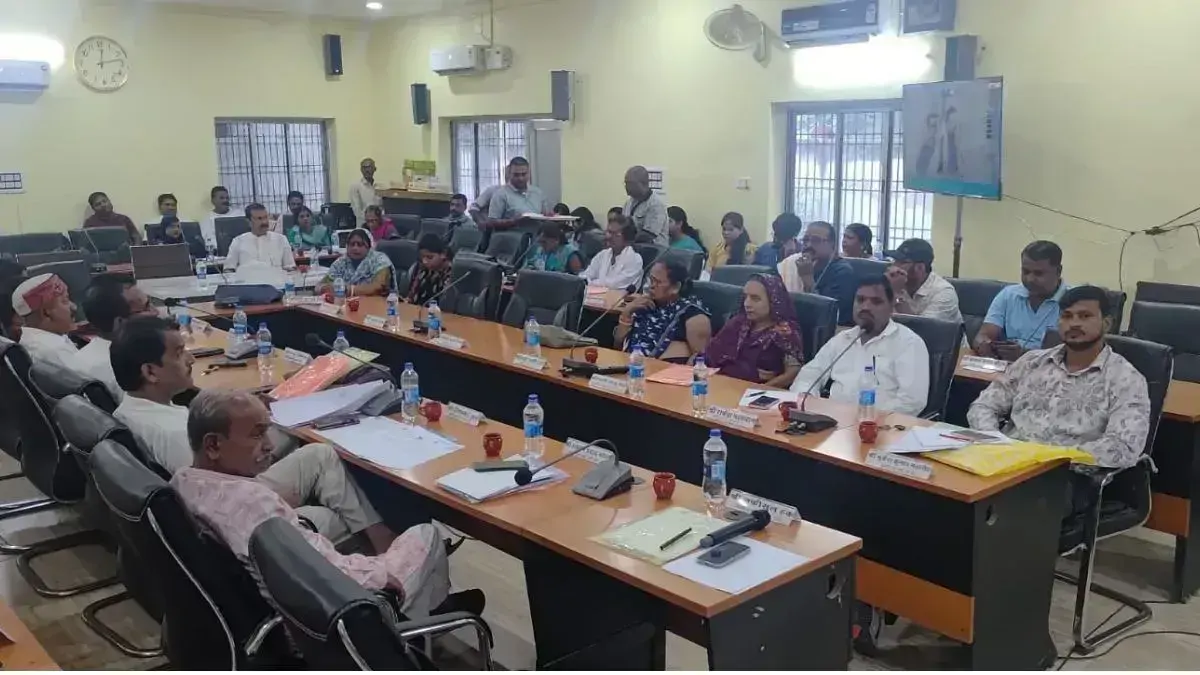 दरभंगा में ऑनलाइन होगी निगम की टैक्स वसूली, बंदरों के आतंक से राहत की तैयारी, कचरा वाहनों पर सख्ती