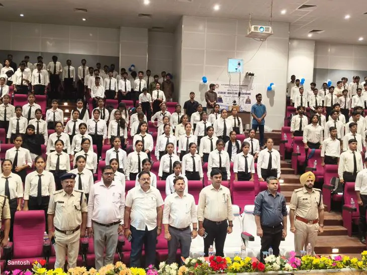सिंहेश्वर में नशा मुक्त बिहार अभियान का शुभारंभ:  डीएम-एसपी समेत छात्र-छात्राओं ने ली नशामुक्ति की शपथ