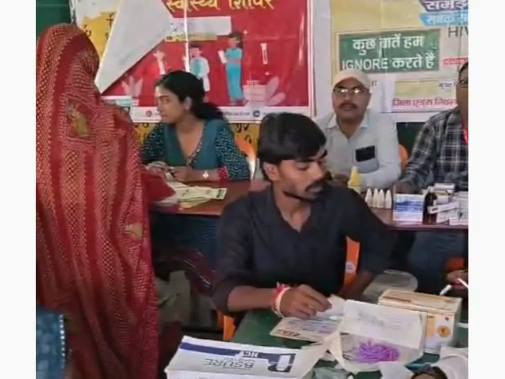ऊसरू स्कूल में 50 लोगों की हुई स्वास्थ्य जांच:  सघन जागरूकता अभियान के तहत HIV, सिफलिस और हेपेटाइटिस की जांच की गई