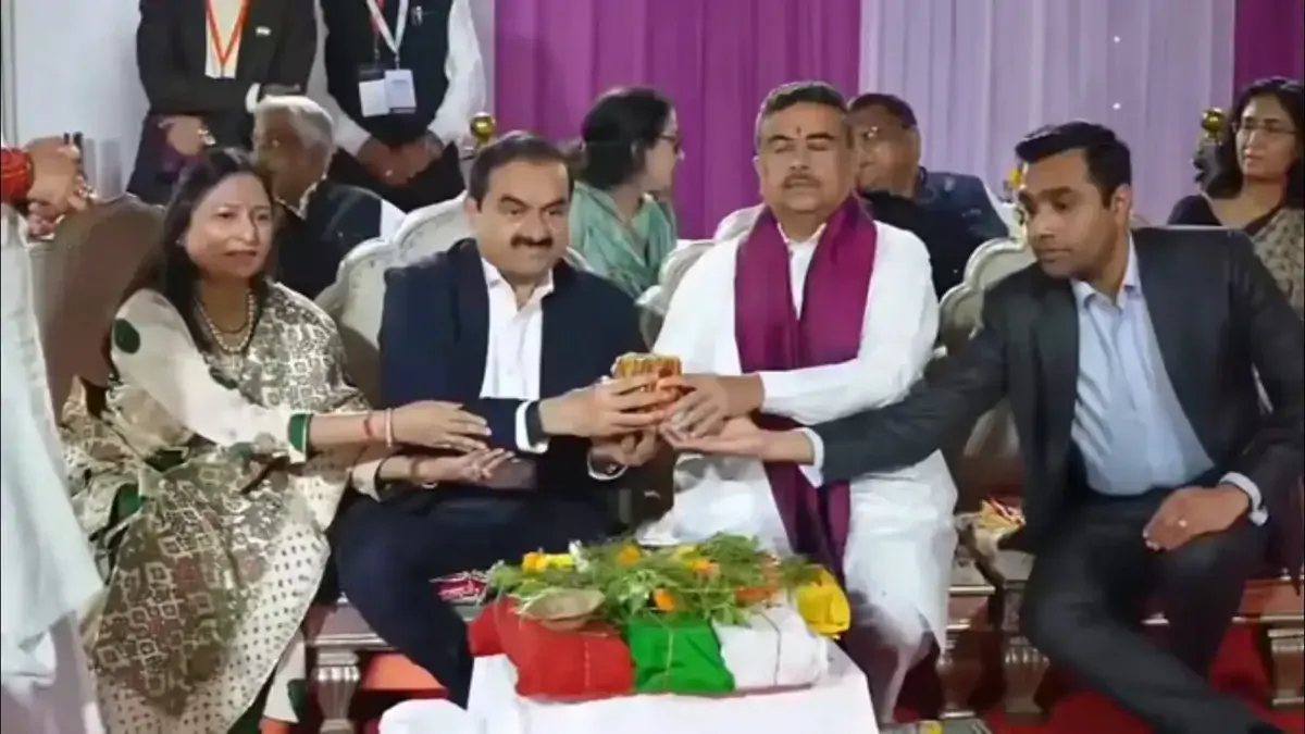 पत्नी और बेटे संग 2000 बेड के अस्पताल की रखी आधारशिला, बंगाल में 1,00,00,00,00,000 रुपये का निवेश करेंगे गौतम अडानी