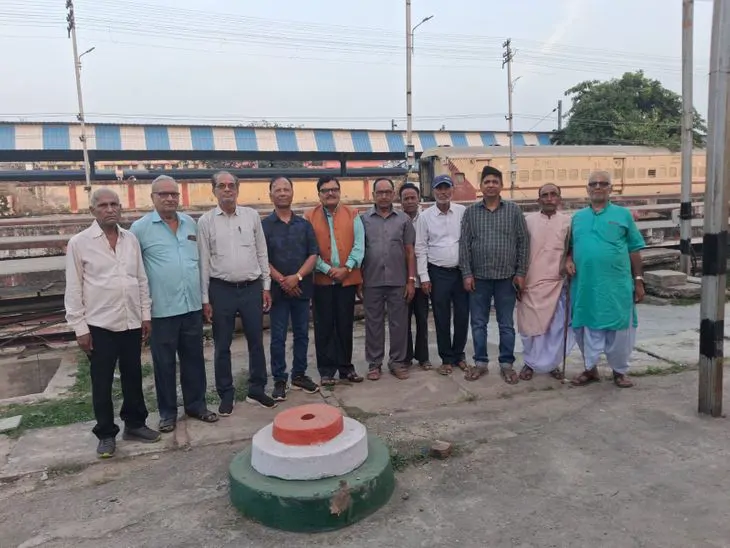 बैठक के दौरान आठवें वेतन आयोग में 3.83 फिटमेंट फैक्टर और पुरानी पेंशन लागू करने की मांग की गई